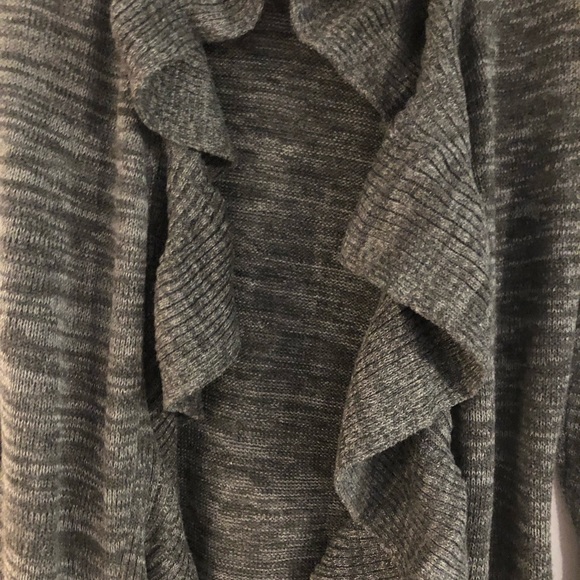 Neiman Marcus ruffled cardigan in grey. Size M. - Picture 2 of 6